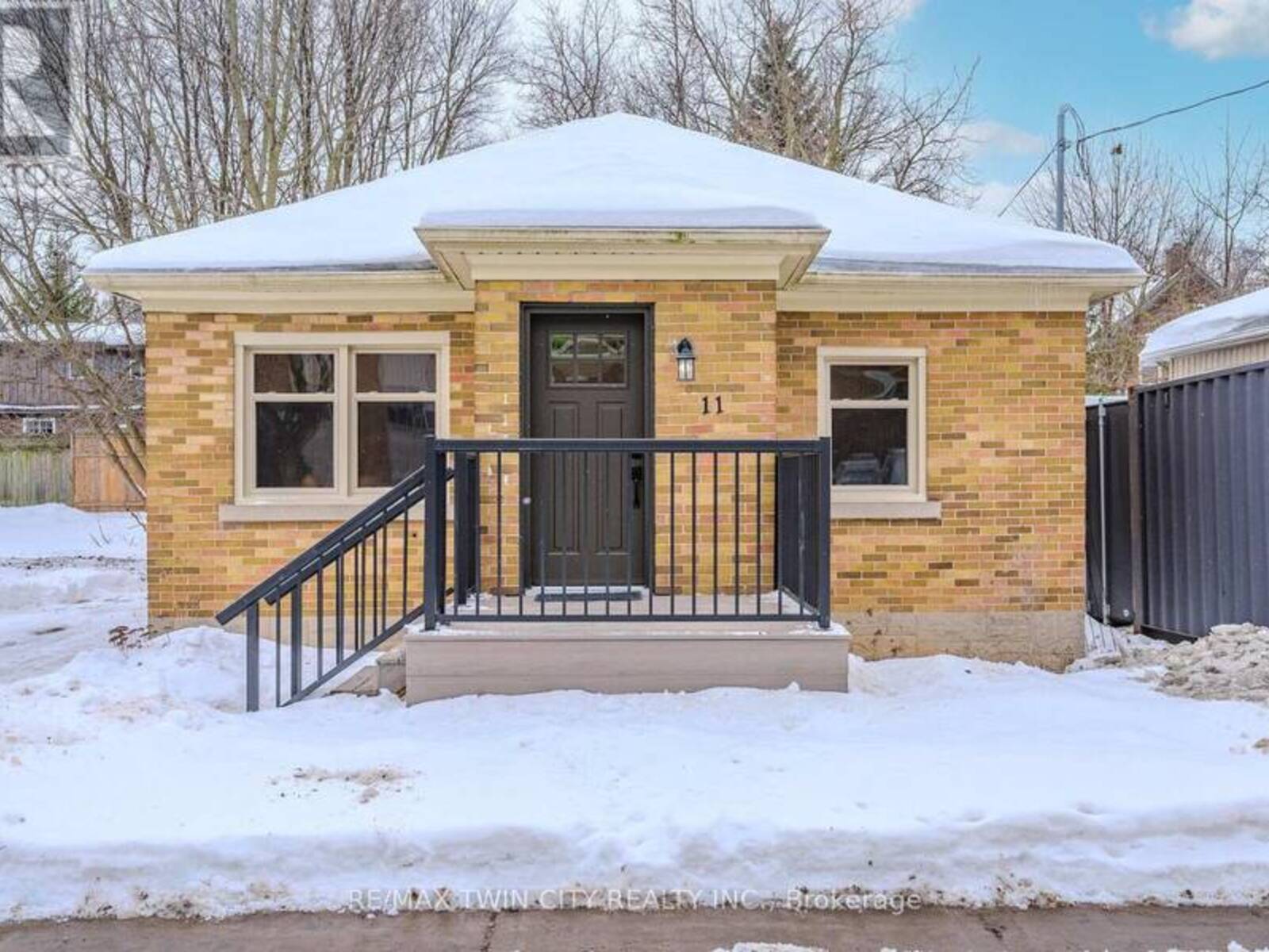 11 ESSON STREET, Kitchener, Ontario N2M 2V1