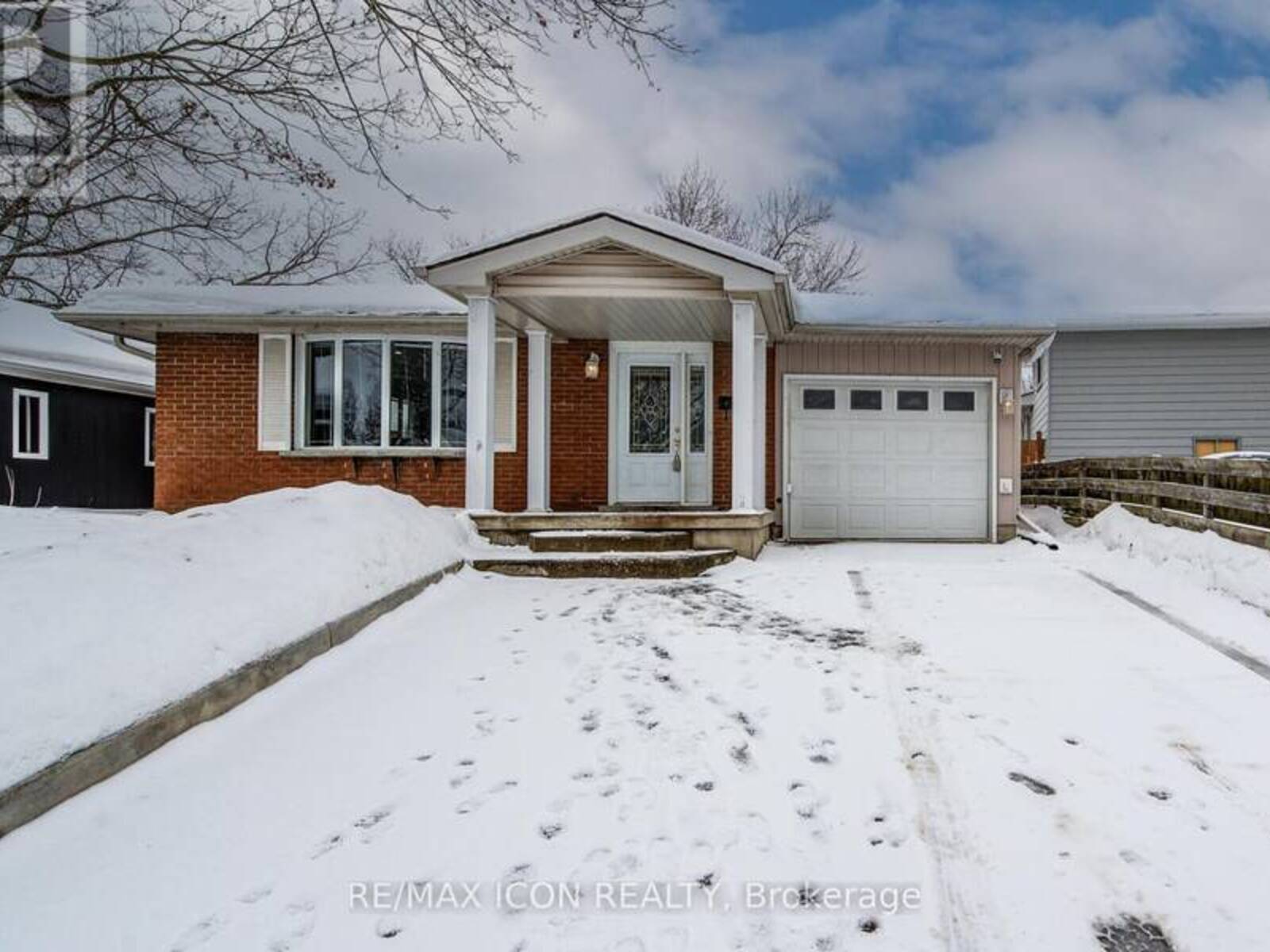 29 ROSSFORD CRESCENT, Kitchener, Ontario N2M 2H8