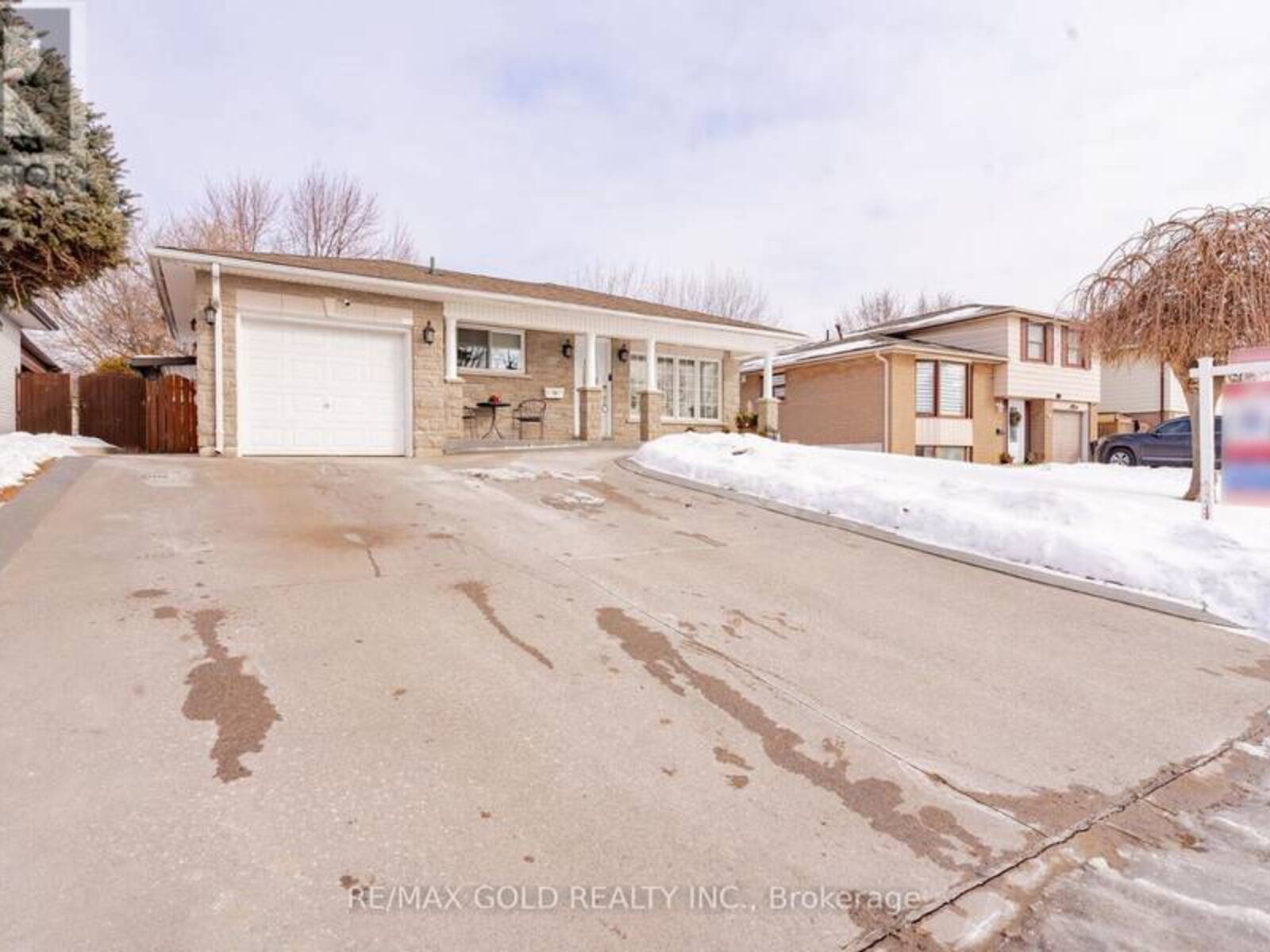 15 CASTLEMORE DRIVE, Brampton, Ontario L6W 2V9