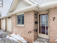 7 - 165 MAIN STREET E Grimsby Ontario, L3M 1P2