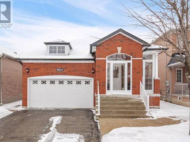 5844 CORINTHIAN TRAIL Mississauga Ontario, L5M 6X8