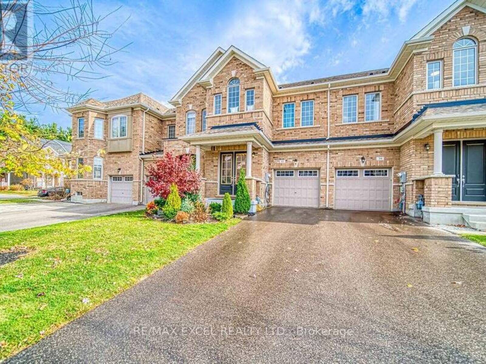 43 DURBLEE AVENUE, Aurora, Ontario L4G 0Z8