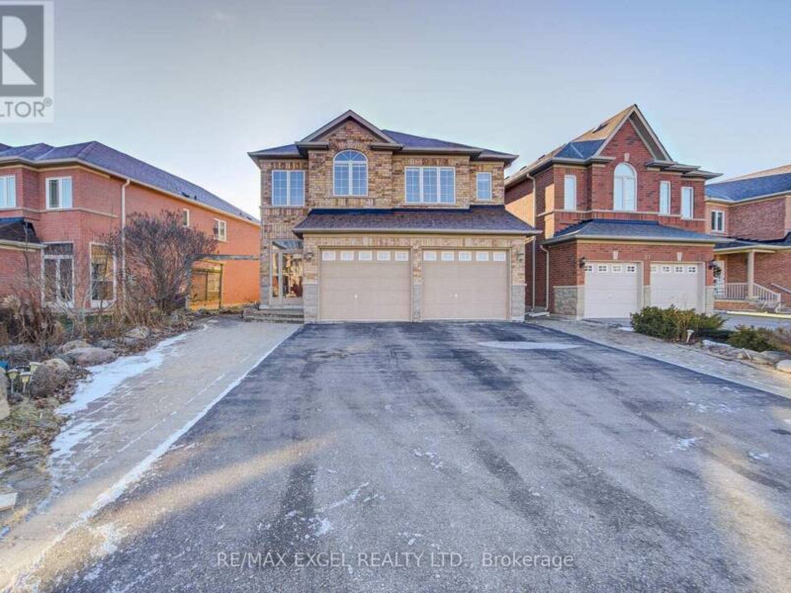 23 LENA DRIVE, Richmond Hill, Ontario L4S 2V4