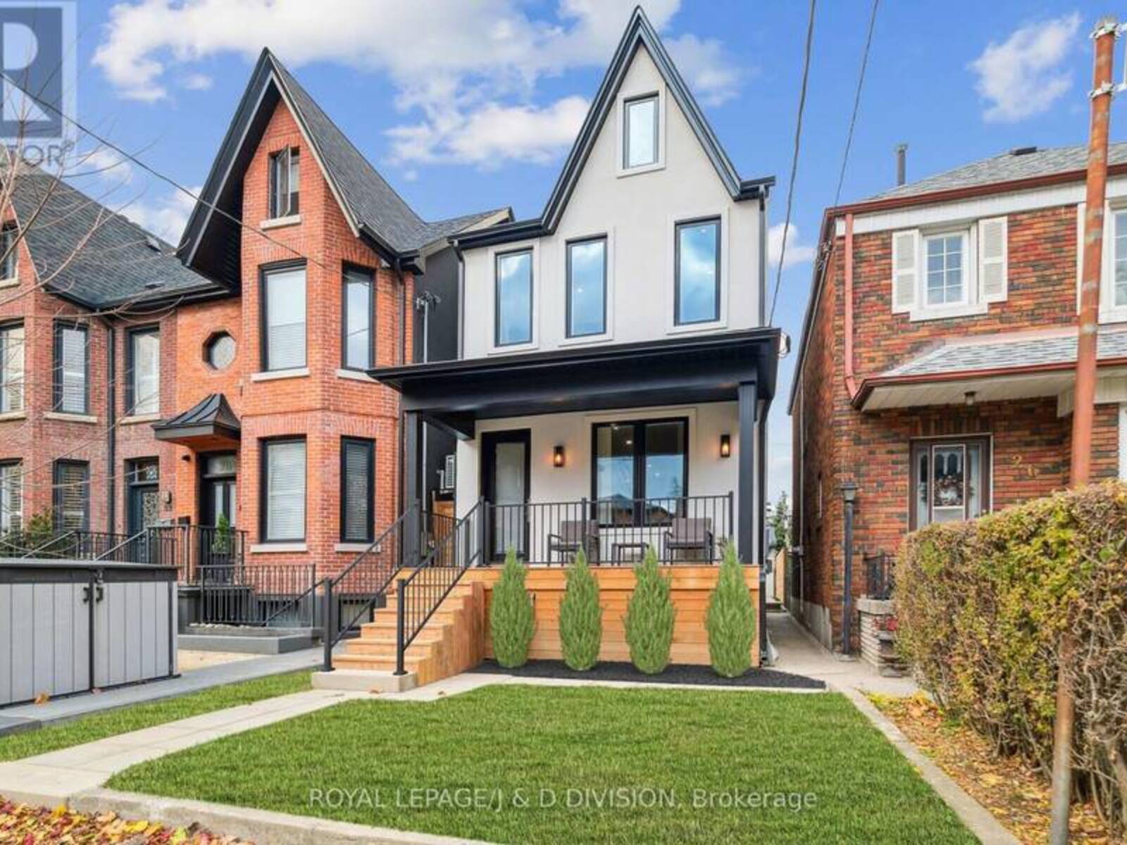 28 MELVILLE AVENUE, Toronto, Ontario M6G 1Y2