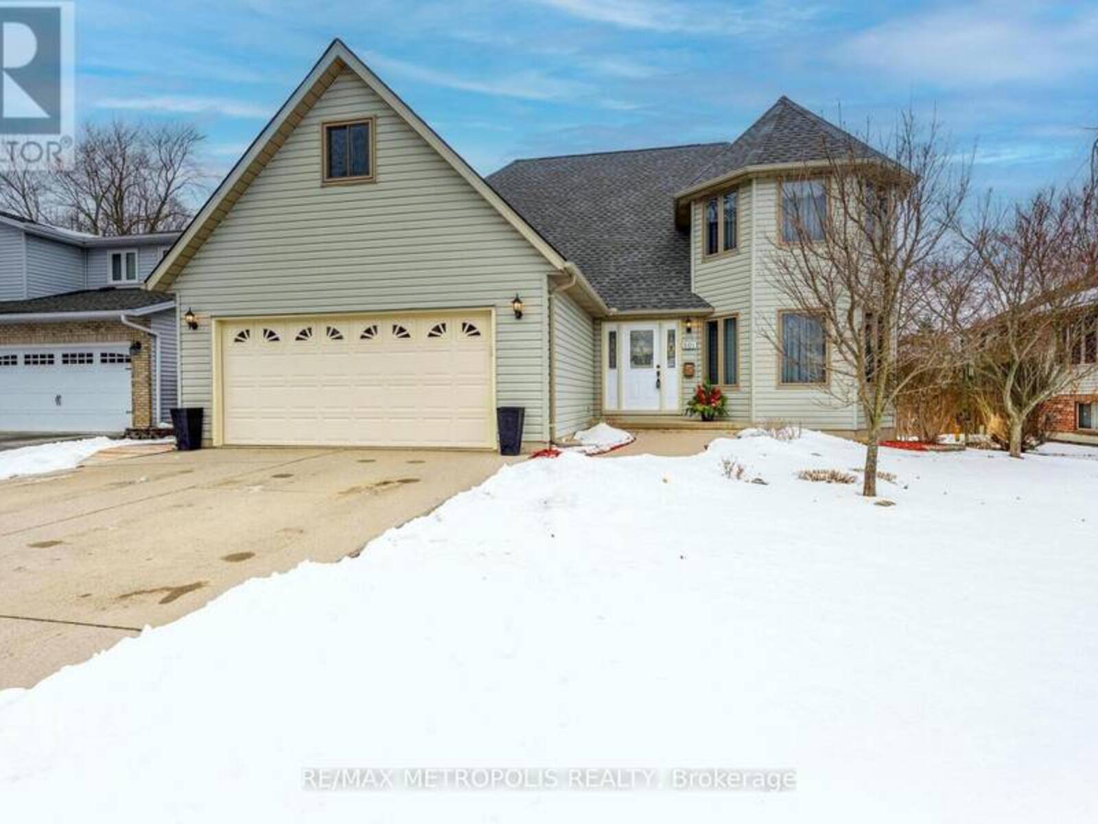 501 BROOKE STREET, Plympton-Wyoming, Ontario N0N 1T0