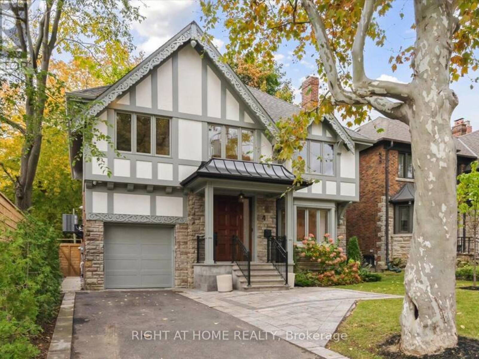 4 OLD PARK ROAD, Toronto, Ontario M6C 3H3