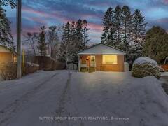 8 WEBSTER DRIVE Aurora Ontario, L4G 2A5