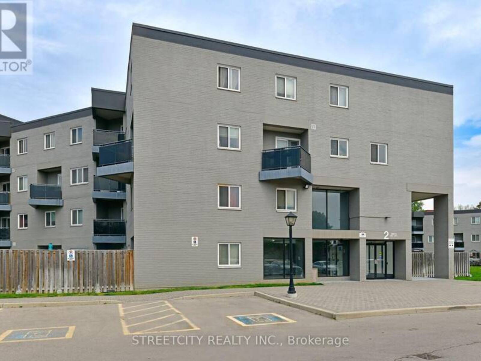 140 - 2001 BONNYMEDE DRIVE, Mississauga, Ontario L5J 4H8