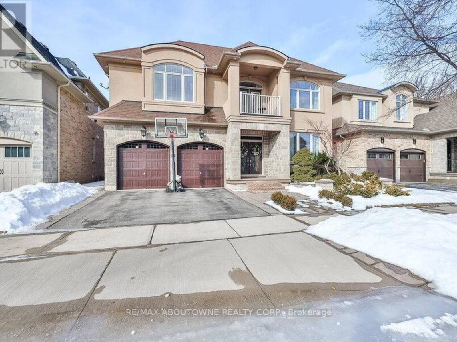 526 HIDDEN TRAIL, Oakville, Ontario L6M 0N3