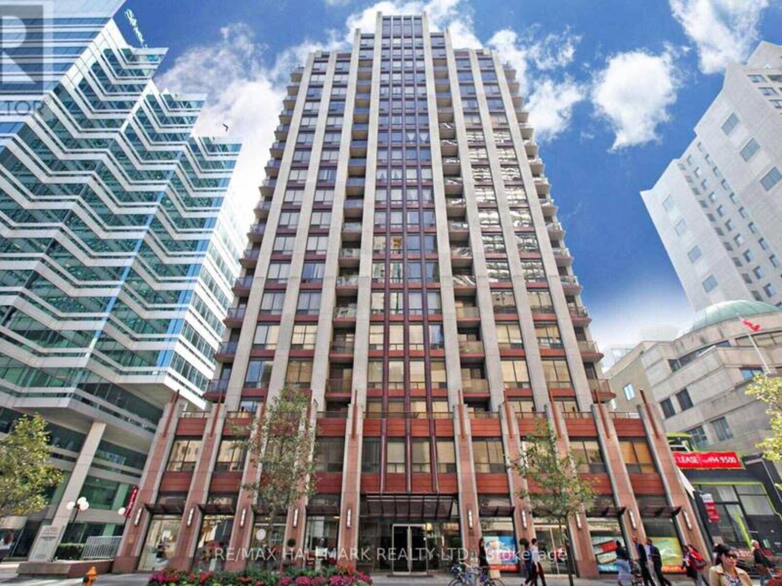 402 - 85 BLOOR STREET E, Toronto, Ontario M4W 3Y1