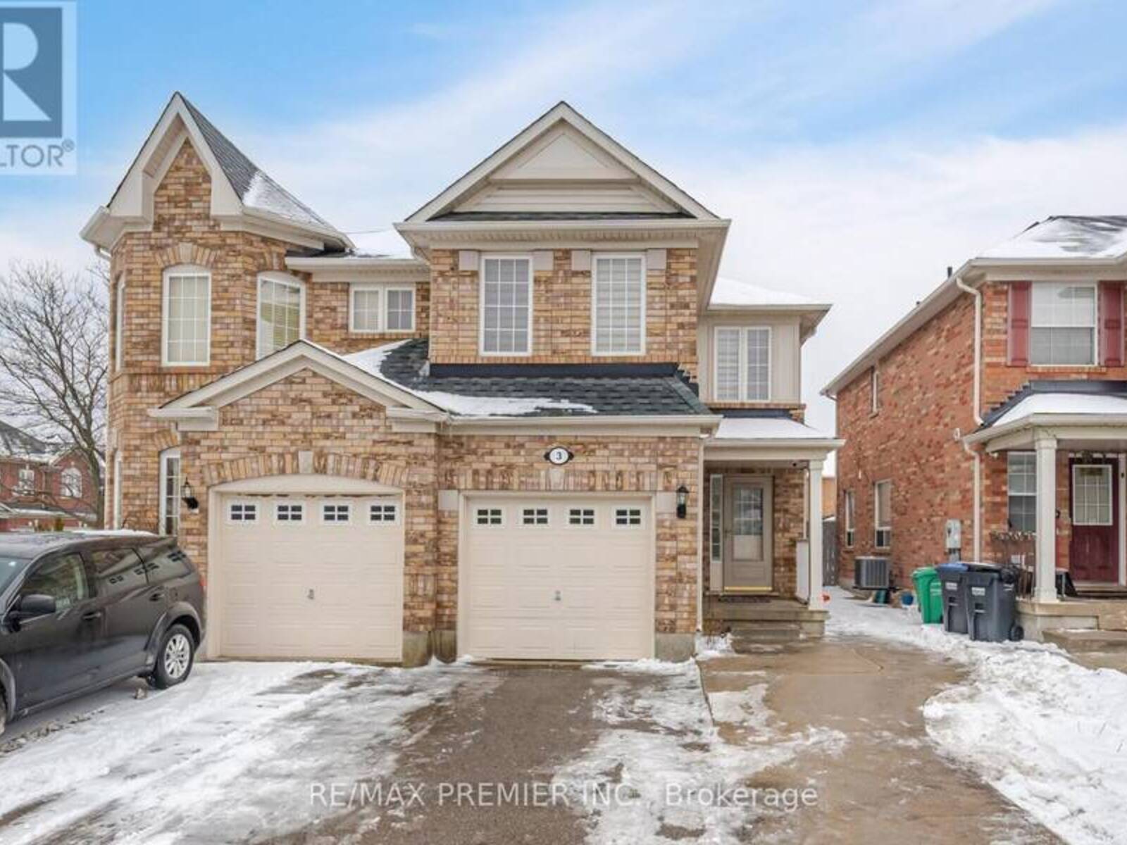 3 COACHLIGHT CRESCENT, Brampton, Ontario L6P 2Y6