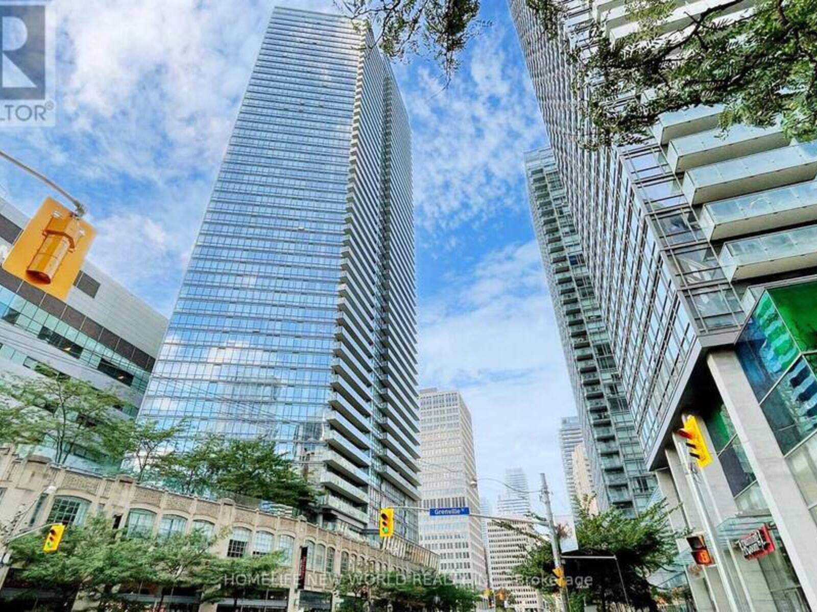 2704 - 832 BAY STREET, Toronto, Ontario M5S 1Z6