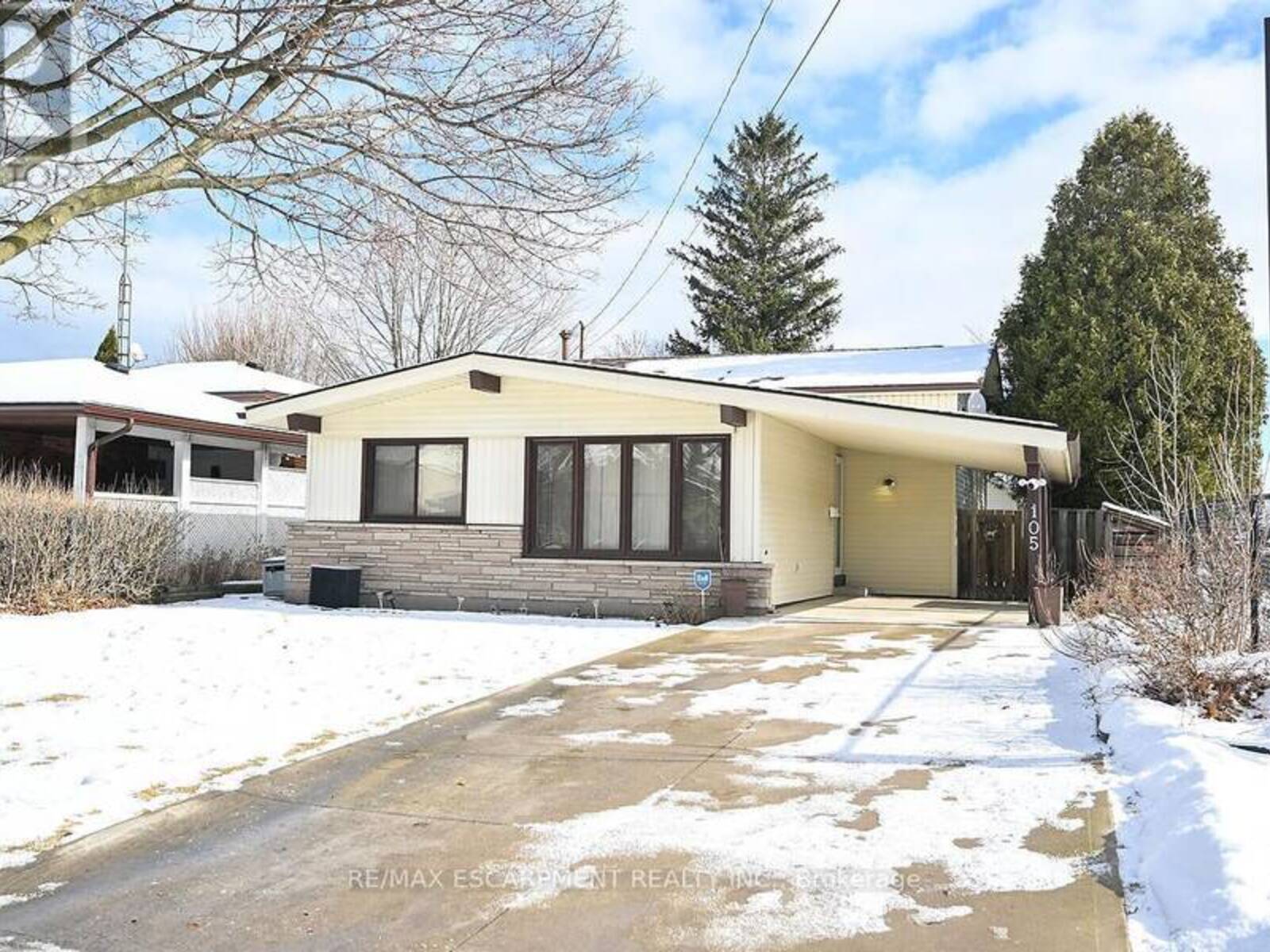 105 LILACSIDE DRIVE, Hamilton, Ontario L8V 2L8