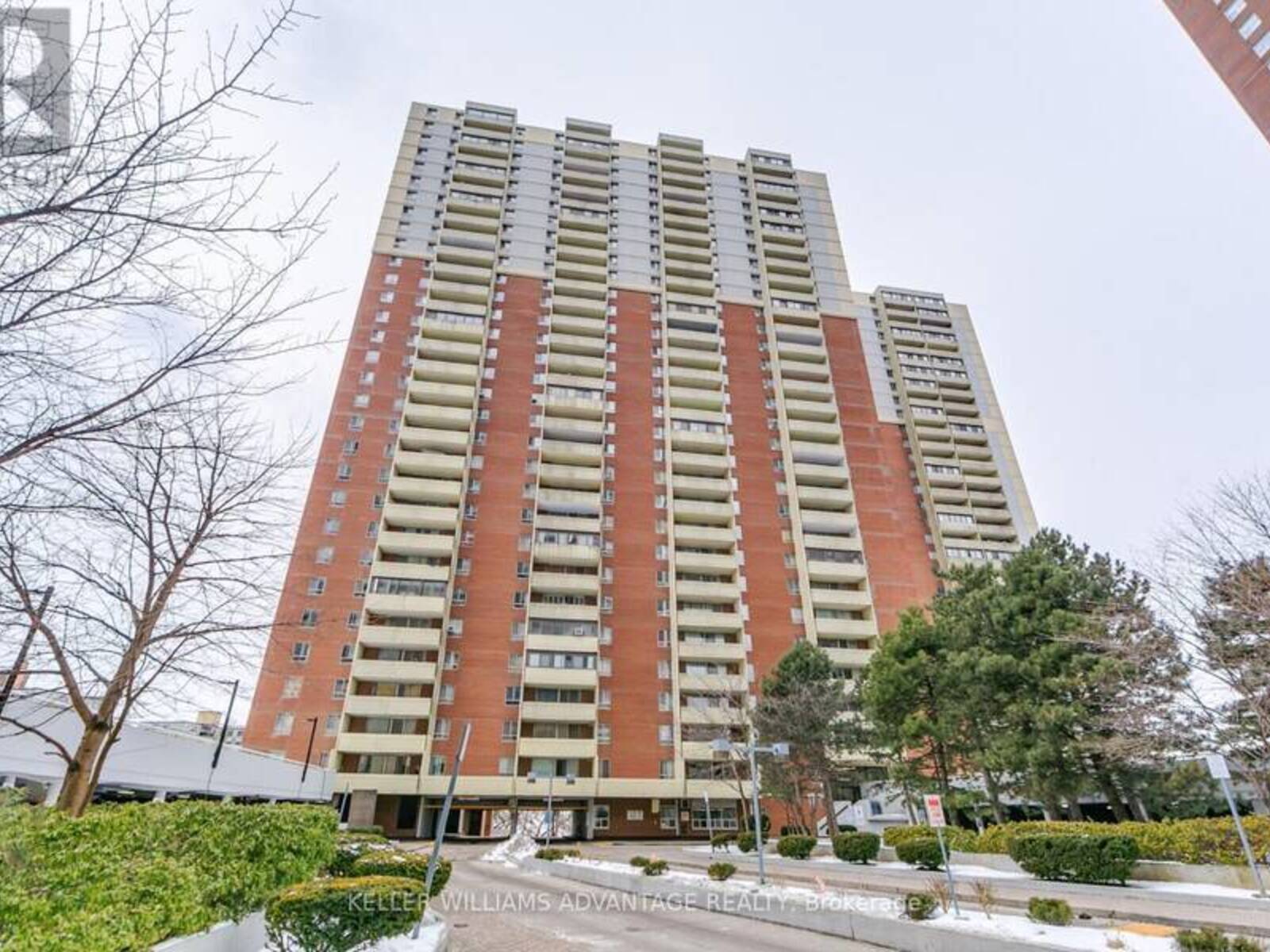 2504 - 1 MASSEY SQUARE, Toronto, Ontario M4C 5L4