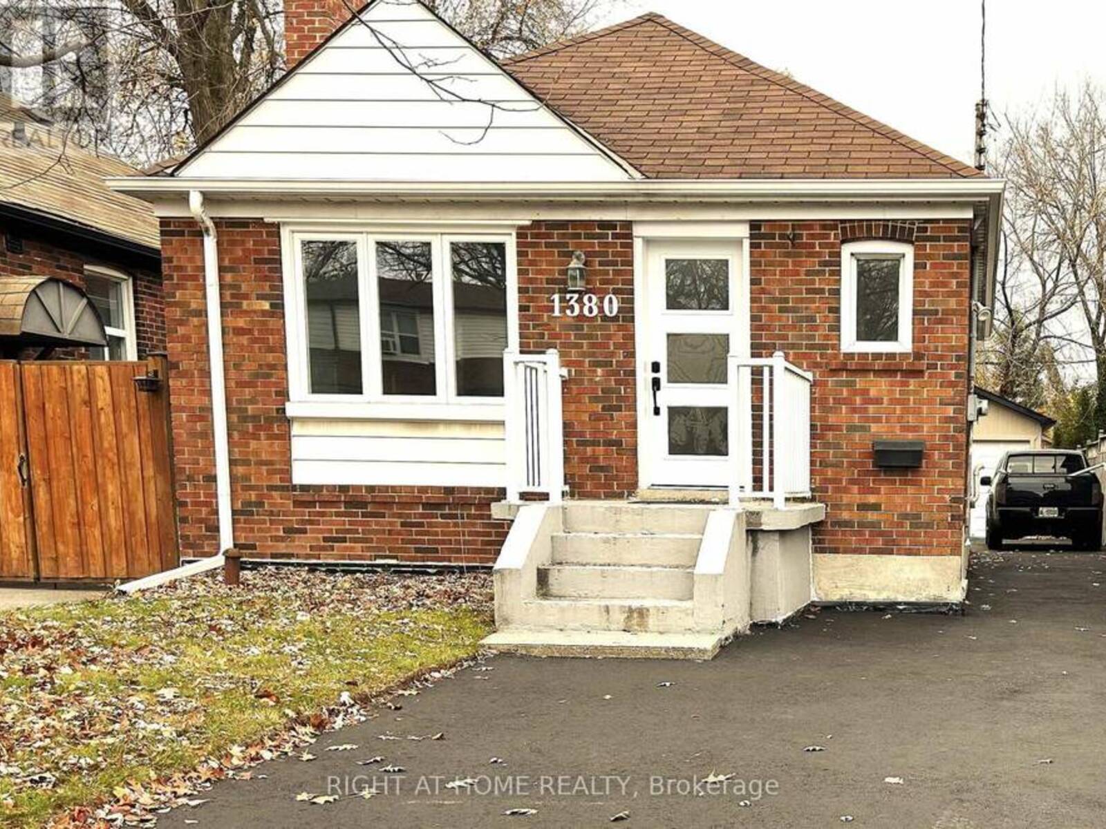 1380 WOODBINE AVENUE, Toronto, Ontario M4C 4G5