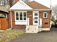 1380 WOODBINE AVENUE Toronto Ontario, M4C 4G5