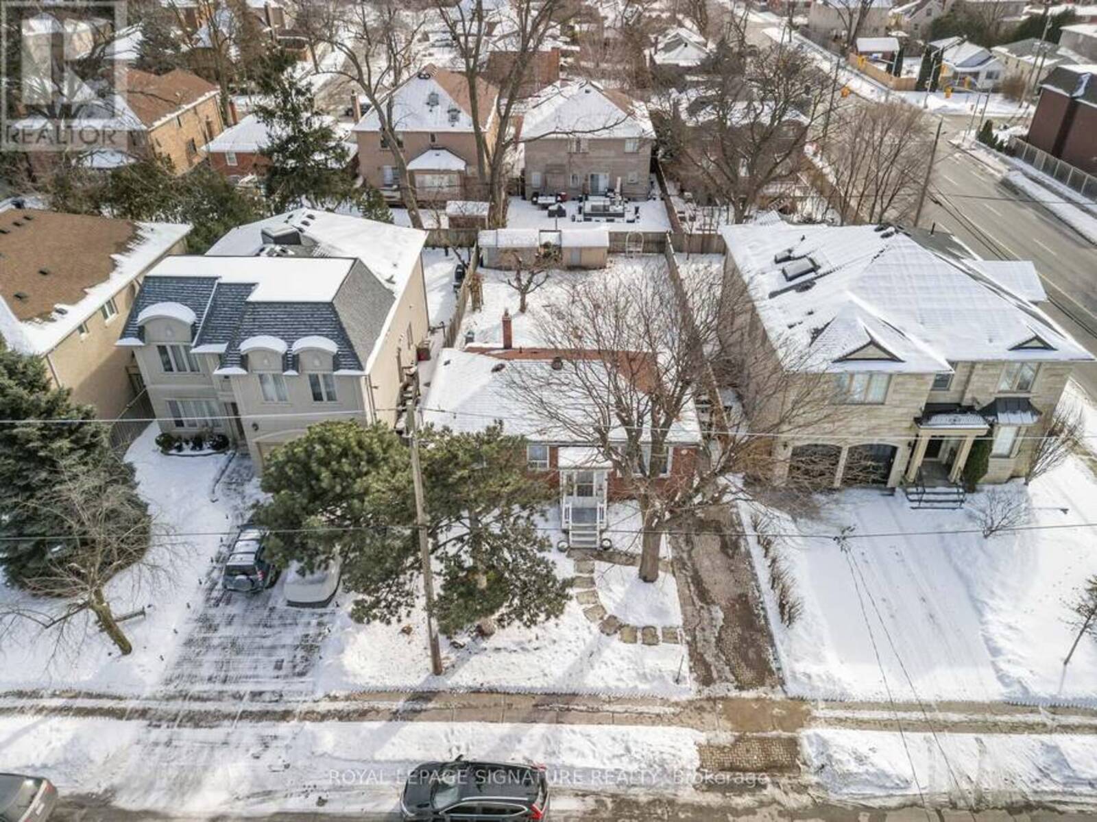 83 NIPIGON AVENUE, Toronto, Ontario M2M 2W3