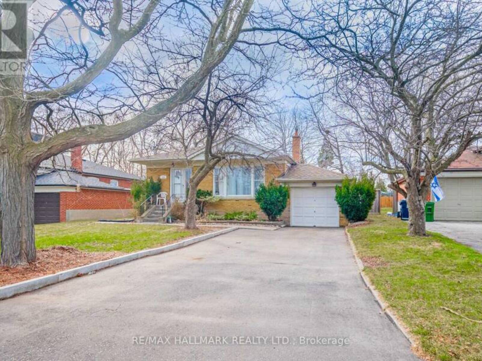 131 SEARLE AVENUE, Toronto, Ontario M3H 4B1