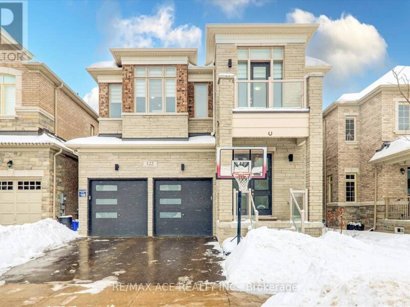 122 STEAM WHISTLE DRIVE, Whitchurch-Stouffville, Ontario L4A 4X5