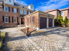 59 OATLANDS CRESCENT Richmond Hill Ontario, L4C 9P2