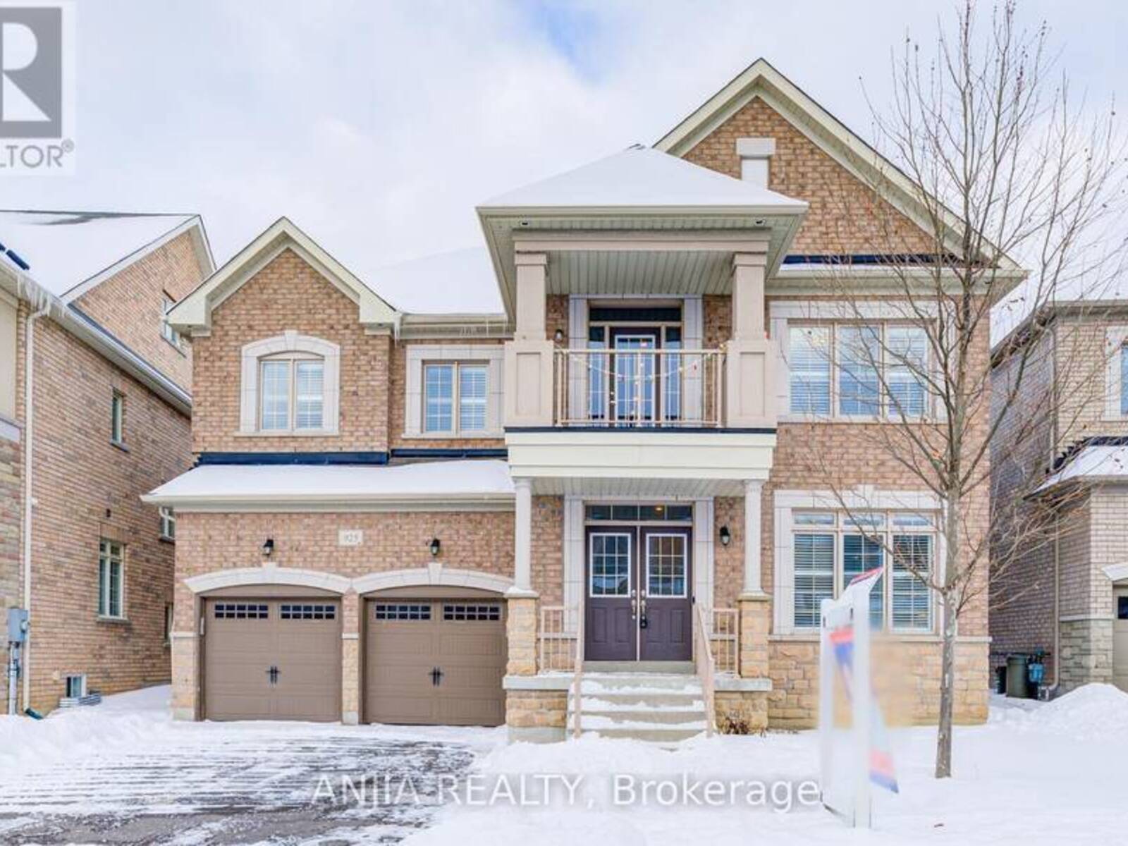 925 ERNEST COUSINS CIRCLE, Newmarket, Ontario L3X 0B7