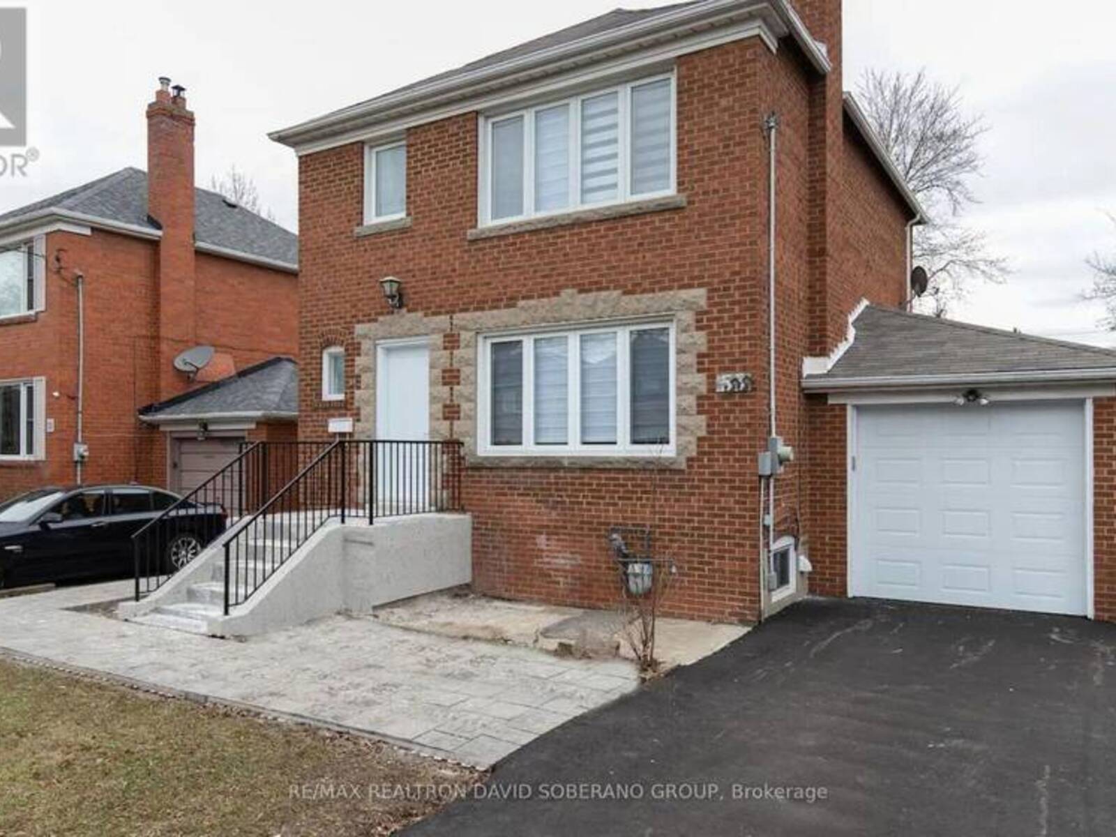 55 RAEBURN AVENUE, Toronto, Ontario M3H 1G9