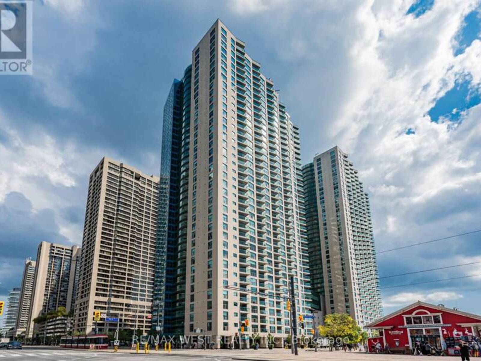 1804 - 99 HARBOUR SQUARE, Toronto, Ontario M5J 2H2