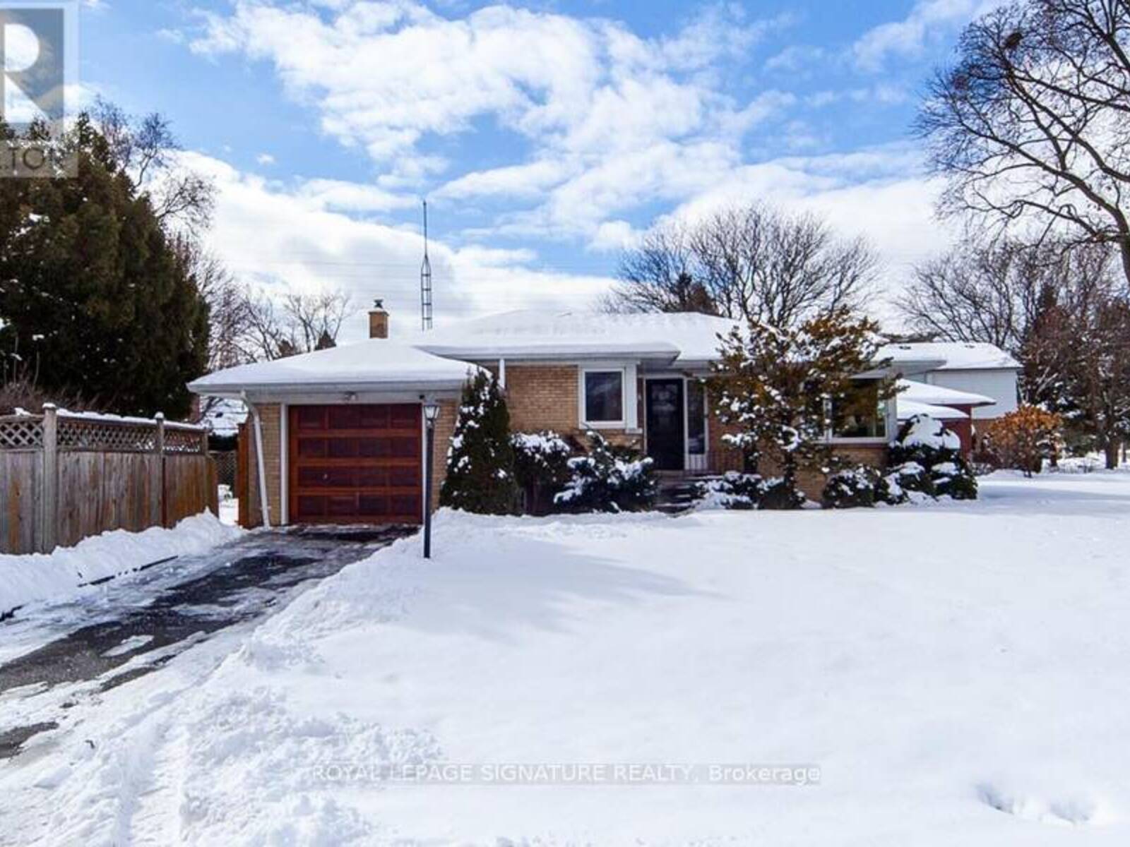 34 APPLEDALE ROAD, Toronto, Ontario M9B 5G4