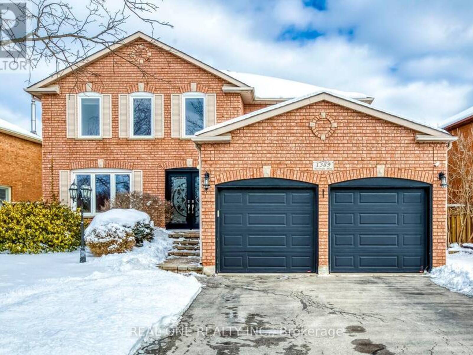 1389 HERITAGE WAY, Oakville, Ontario L6M 3C2