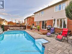 25 CLIFF GUNN ROAD Newmarket Ontario, L3X 3J8