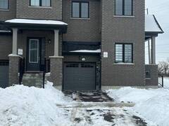 1096 LOCKIE DRIVE Oshawa Ontario, L1L 0R9