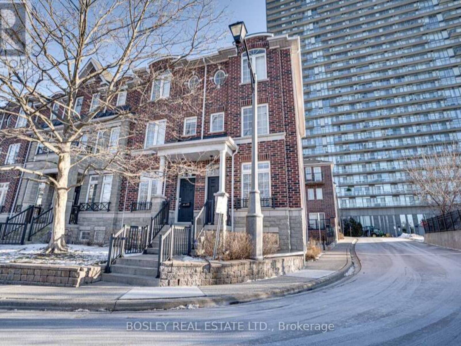 TH 94 - 117B THE QUEENSWAY, Toronto, Ontario M6S 5B7