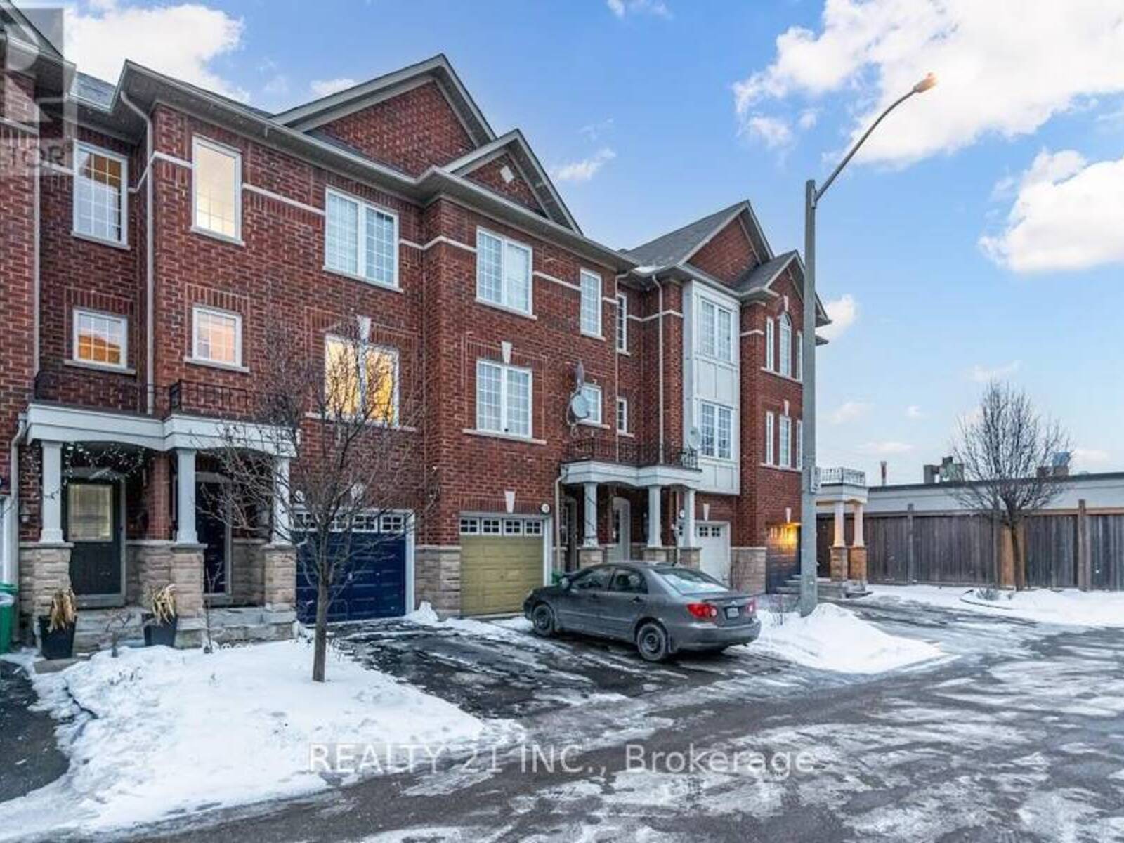 17 ROCK HAVEN LANE, Brampton, Ontario L6X 0H2