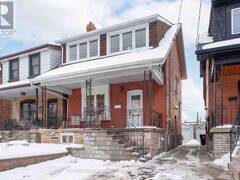 324 GLENHOLME AVENUE Toronto Ontario, M6E 3E3