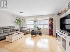 115 LOTHERTON PATHWAY Toronto Ontario, M6B 2G6