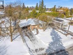 10 HOLMAN CRESCENT Aurora Ontario, L4G 1Z9