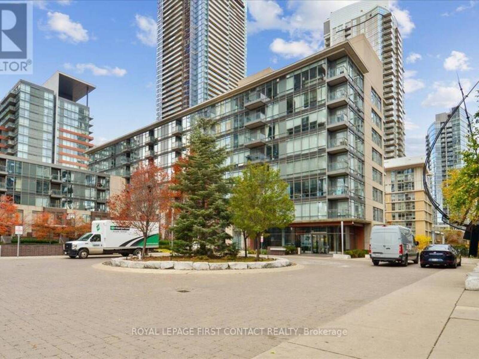 201 - 15 BRUNEL COURT, Toronto, Ontario M5V 3Y4