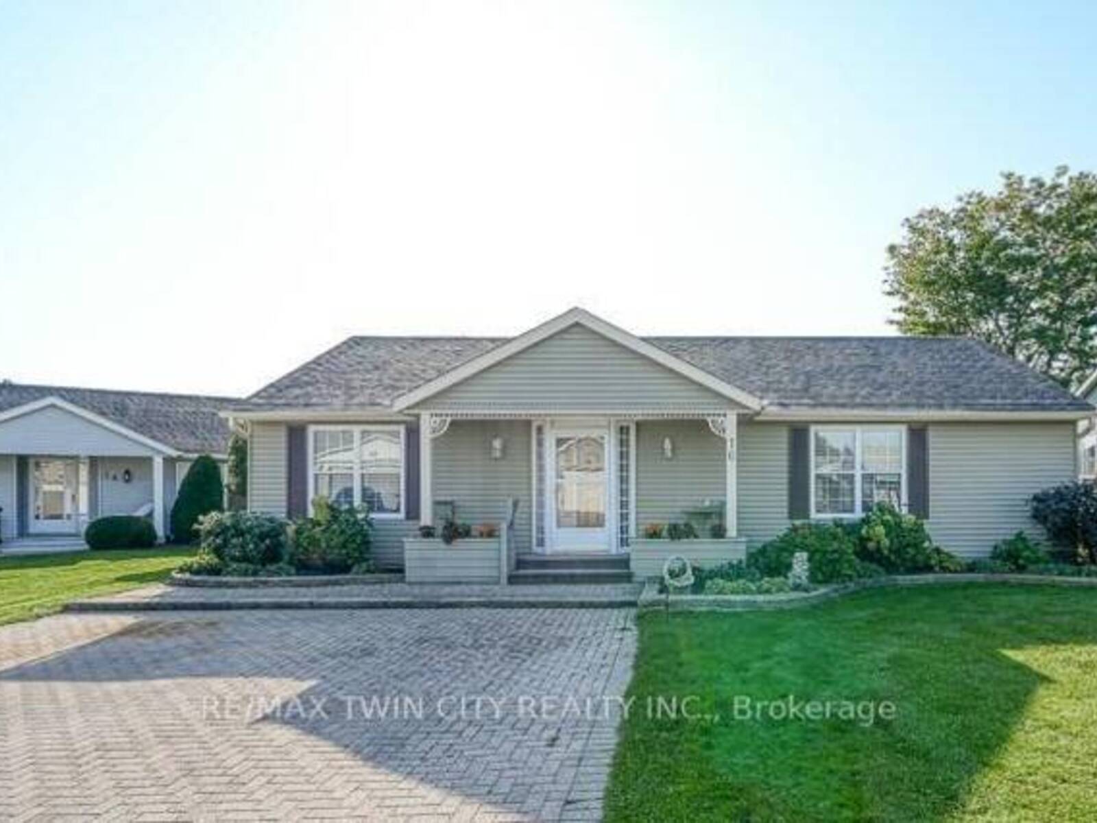 16 GARDEN PLACE, Wilmot, Ontario N3A 2E6