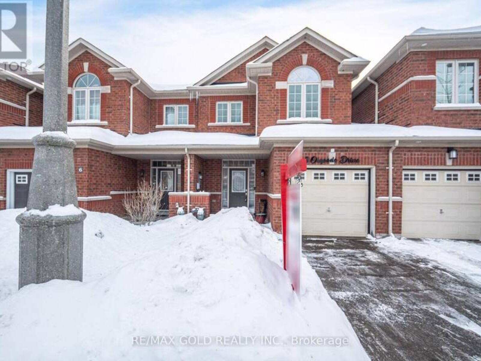 8 OSGOODE DRIVE, Brampton, Ontario L6P 2Z4