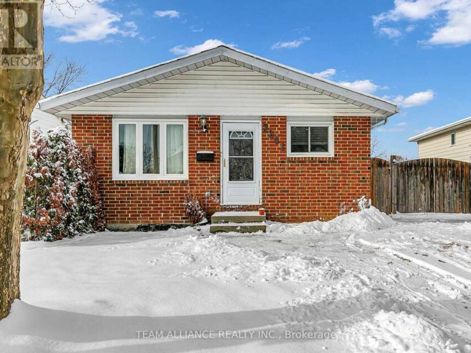 3241 AURORA DRIVE, Windsor, Ontario N8R 1Y9