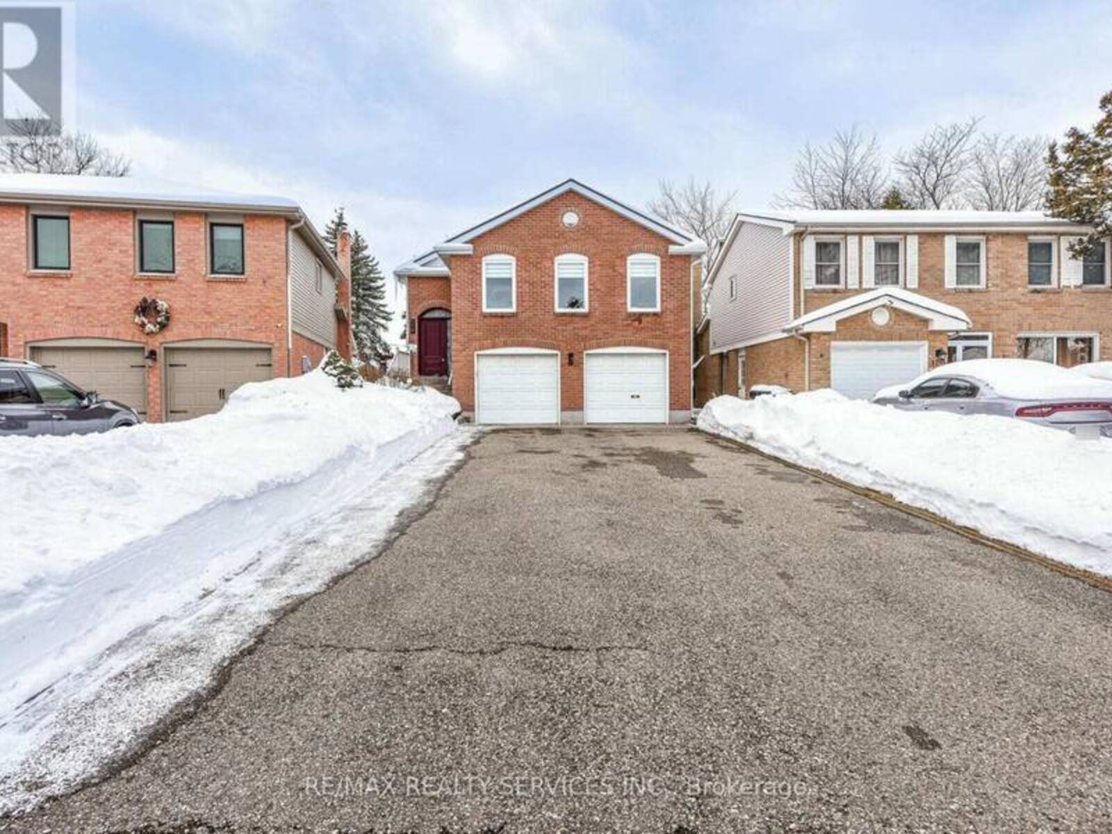 118 MIKADO CRESCENT, Brampton, Ontario L6S 3R7