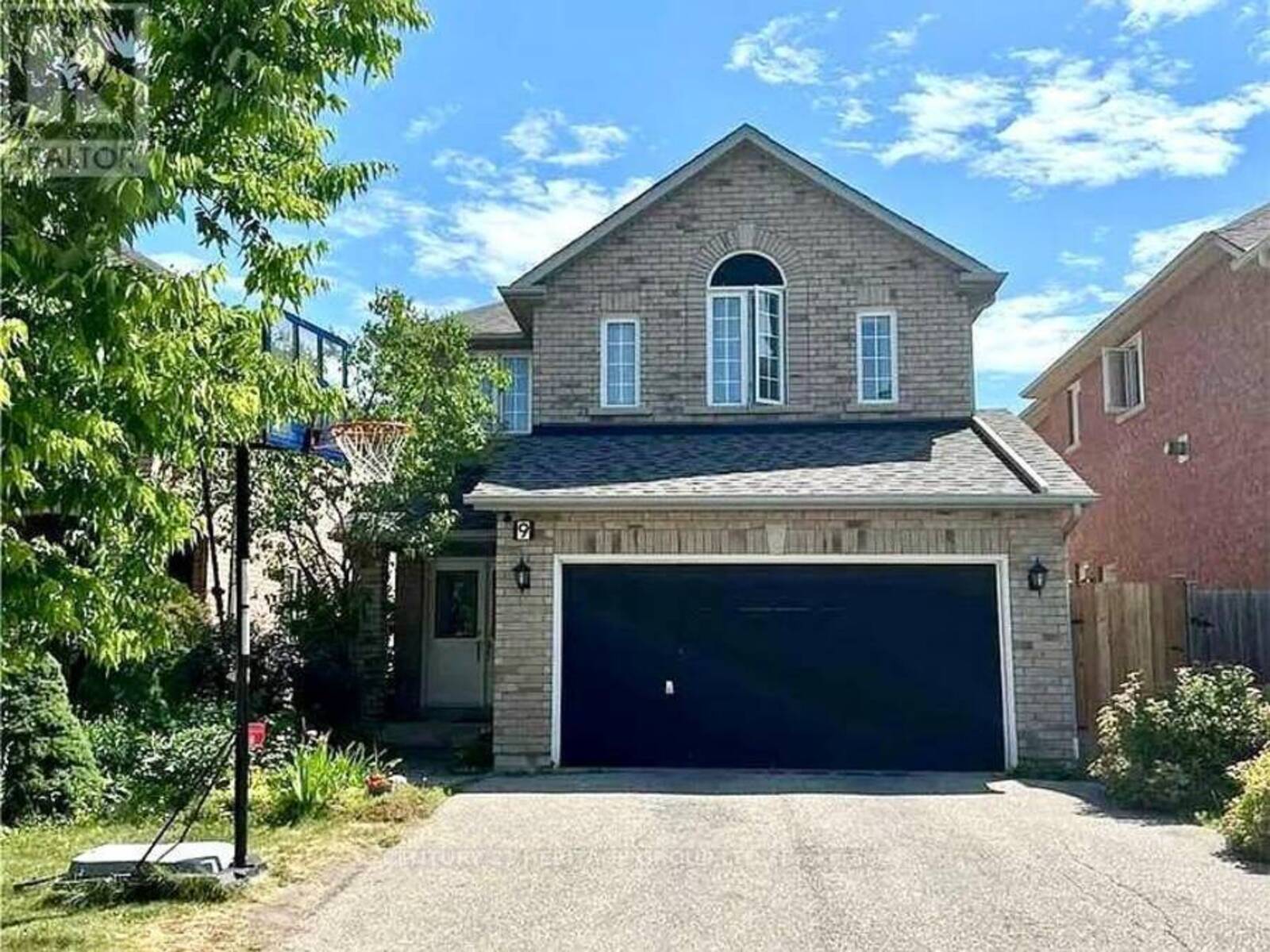 9 HEADWATER CRESCENT, Richmond Hill, Ontario L4E 4G1