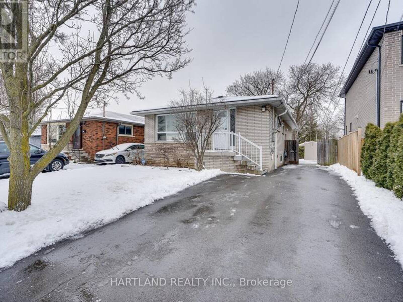 11 MAITLAND AVENUE, Hamilton, Ontario L9A 3J4