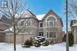 31 BLACK WALNUT CRESCENT | Richmond Hill Ontario | Slide Image Three