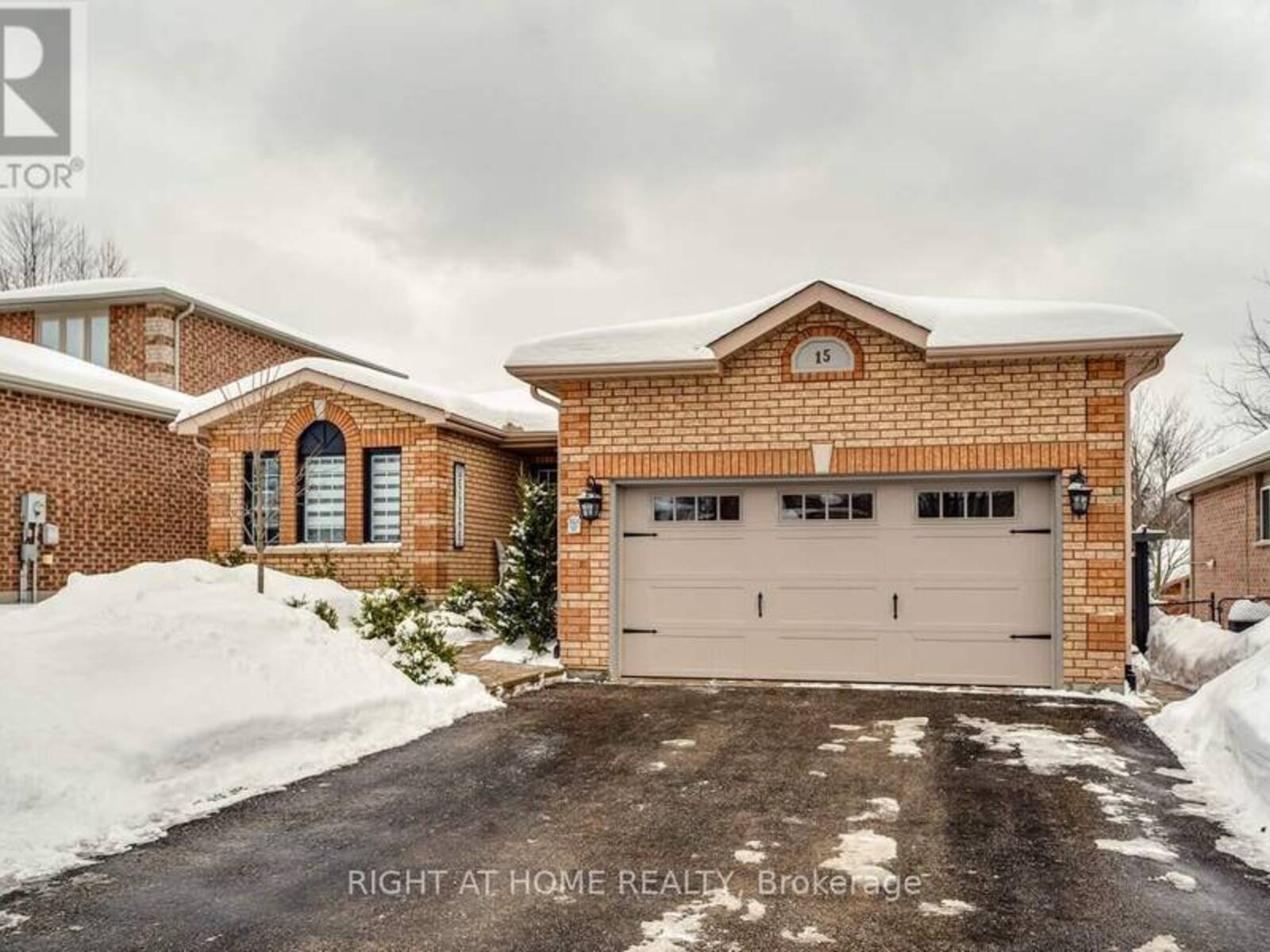 15 HORSFIELD DRIVE, Barrie, Ontario L4N 7X8