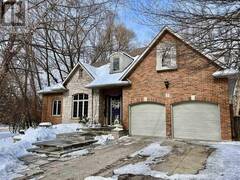 3 OLDOAKES PLACE Ancaster Ontario, L9G 4W9