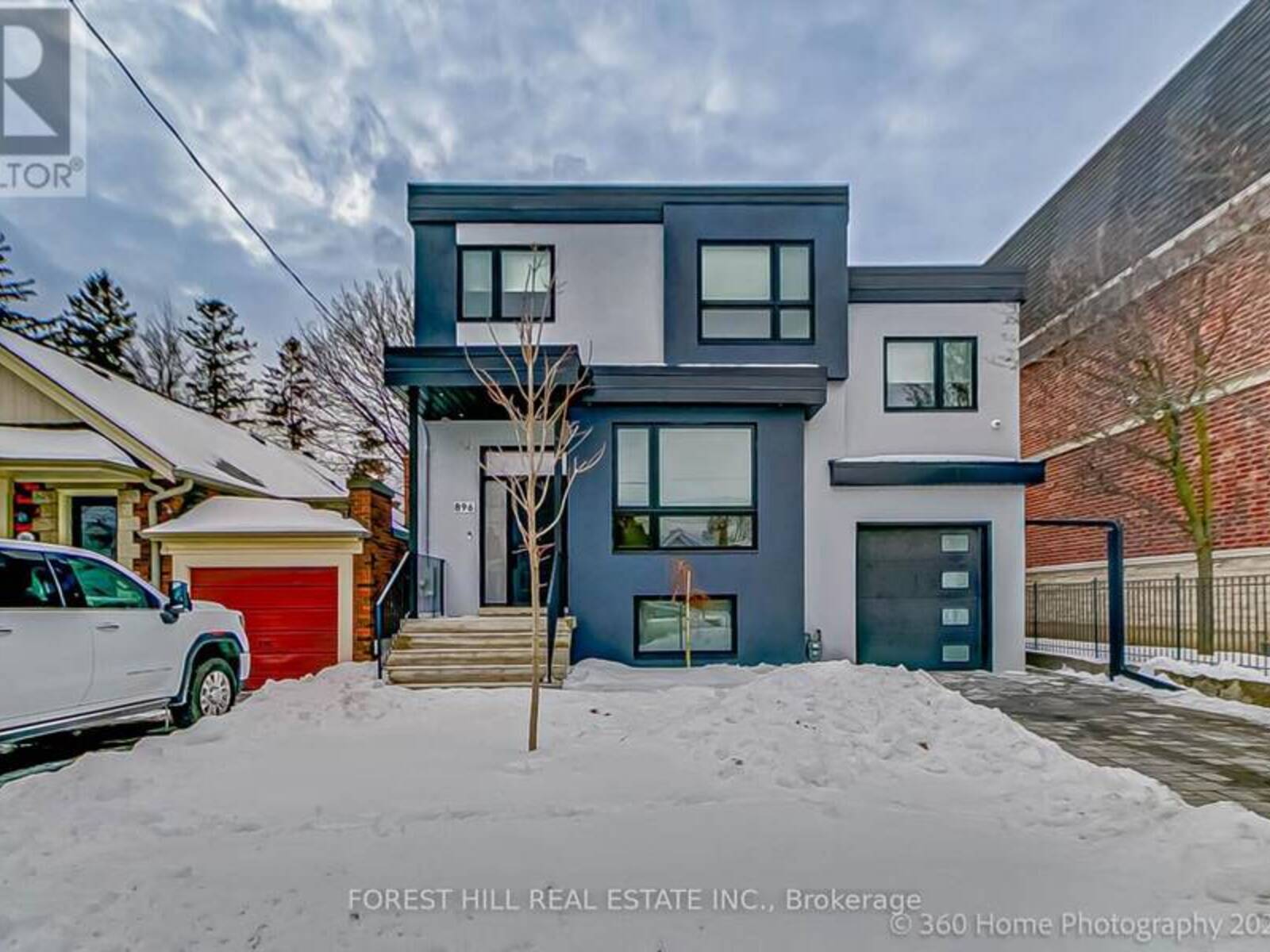 896 COXWELL AVENUE, Toronto, Ontario M4C 3G2