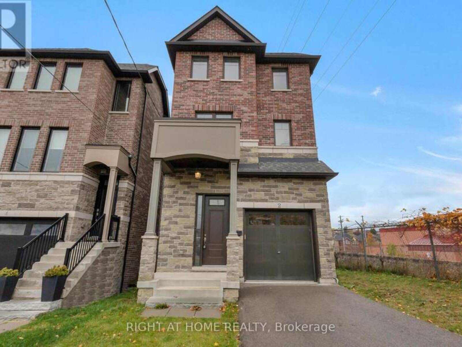 2 HELEN AVENUE, Toronto, Ontario M6N 2B4