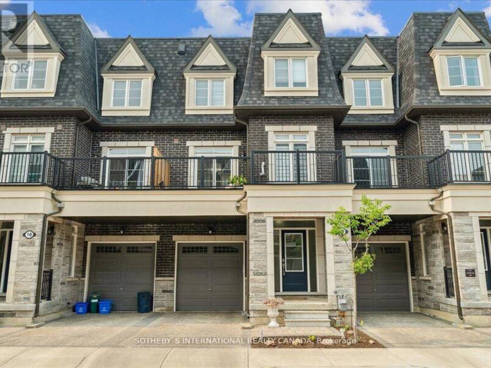 12 DEEP RIVER LANE S, Richmond Hill, Ontario L4C 5S4