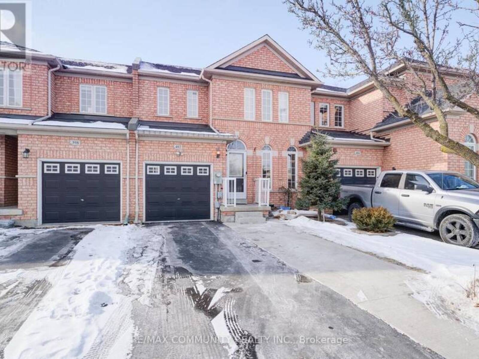 402 HAWKVIEW BOULEVARD, Vaughan, Ontario L4H 2J3